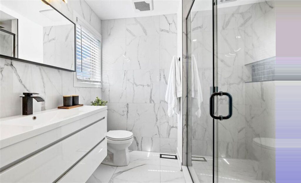 The Larkin custom home, master bathroom, Ottawa